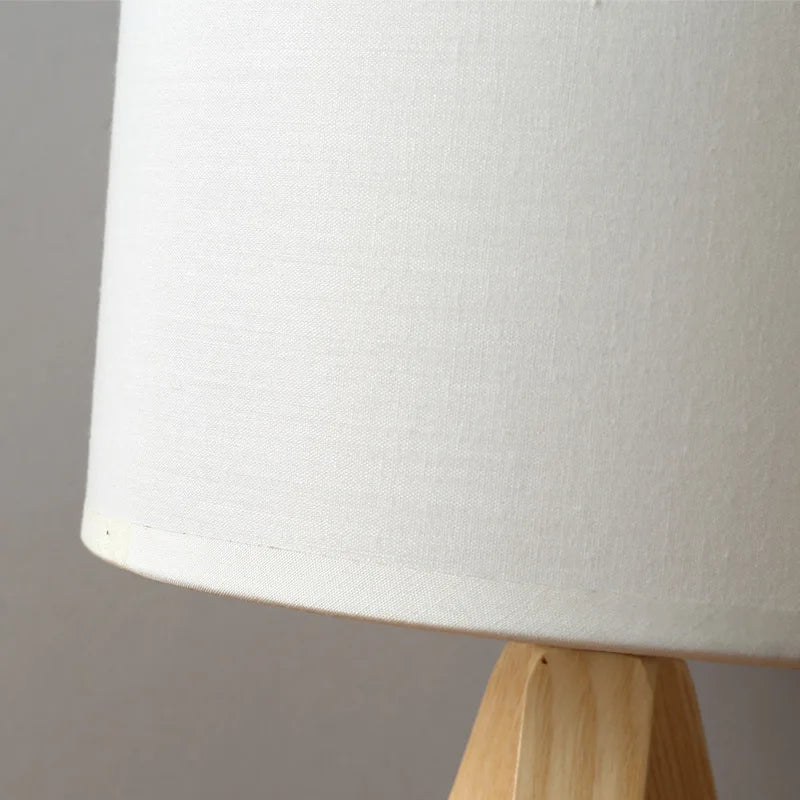 Scandinavische Tafellamp met houten voet